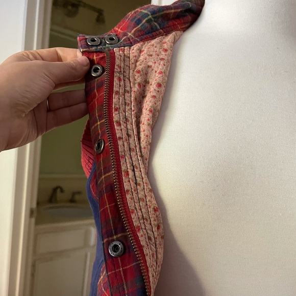 Plaid Reversible Vest with Hood 🍎 - Picture 8 of 10